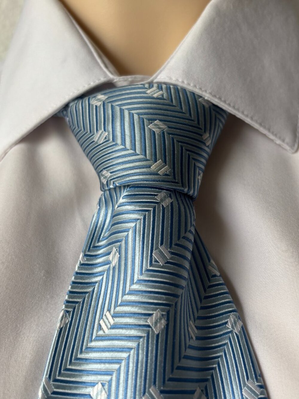 Beverly Hills Polo Club Mens Blue Geometric Chevron Silk Style Necktie 3.75 In